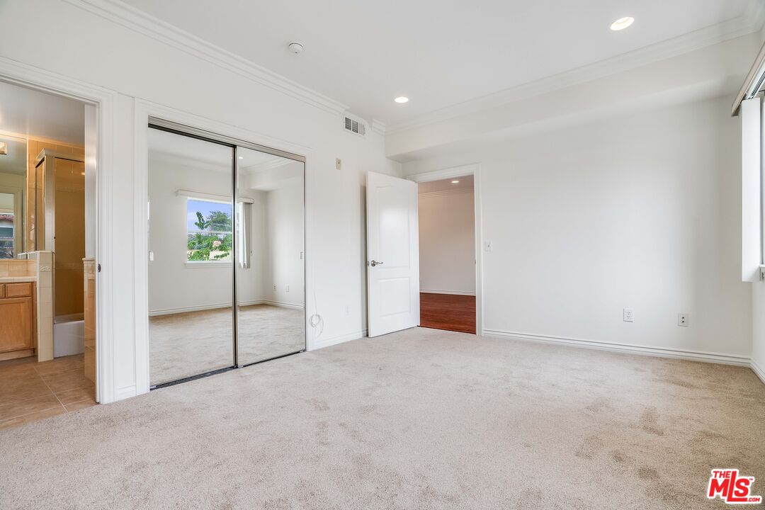 3328 Oakhurst Ave Unit: 111