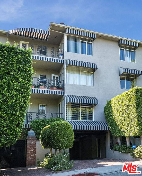 1219 SUNSET PLAZA DR Unit: 2