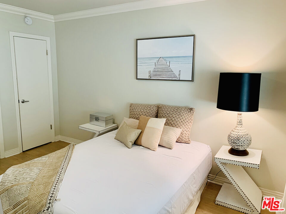 1219 SUNSET PLAZA DR Unit: 2