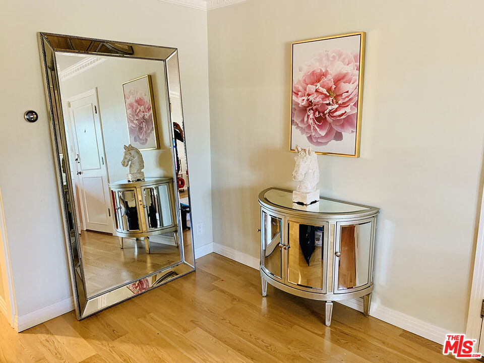 1219 SUNSET PLAZA DR Unit: 2