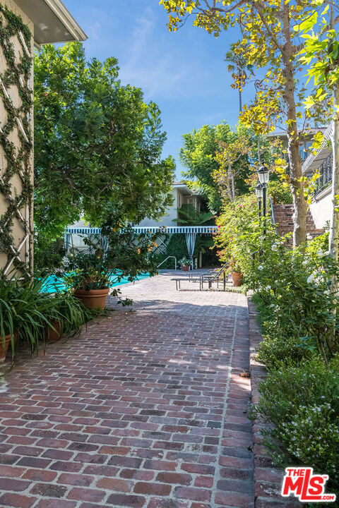 1219 SUNSET PLAZA DR Unit: 2