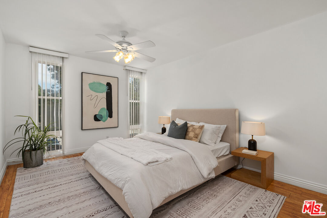 4915 Tyrone Ave Unit: 203