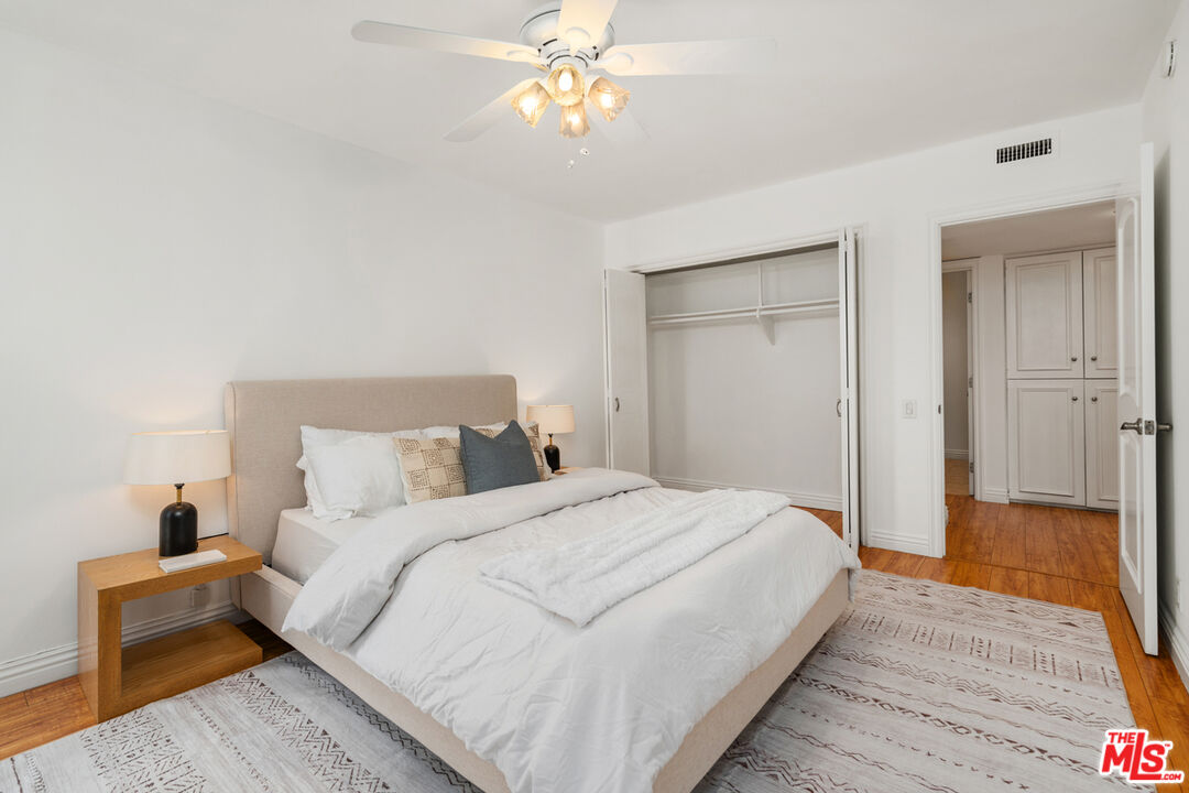 4915 Tyrone Ave Unit: 203