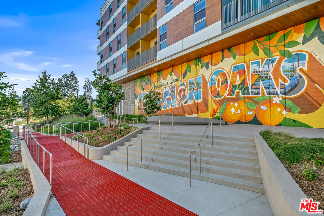 4915 Tyrone Ave Unit: 203