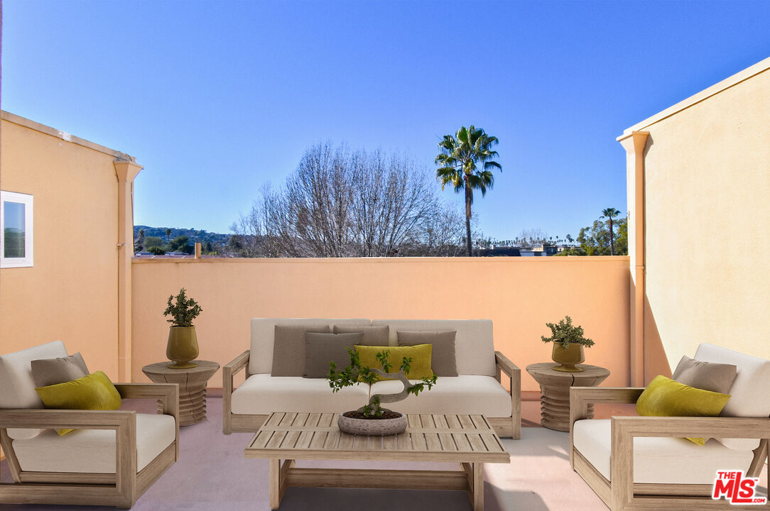 12841 Bloomfield St Unit: 306