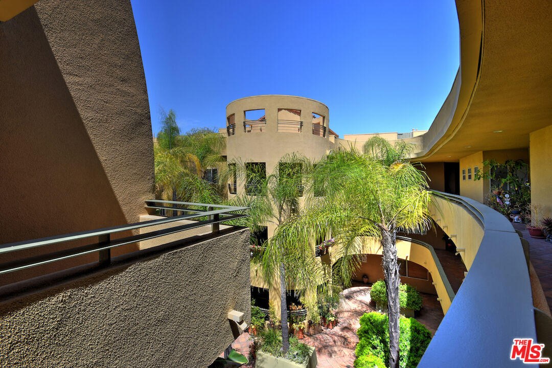 12841 Bloomfield St Unit: 306