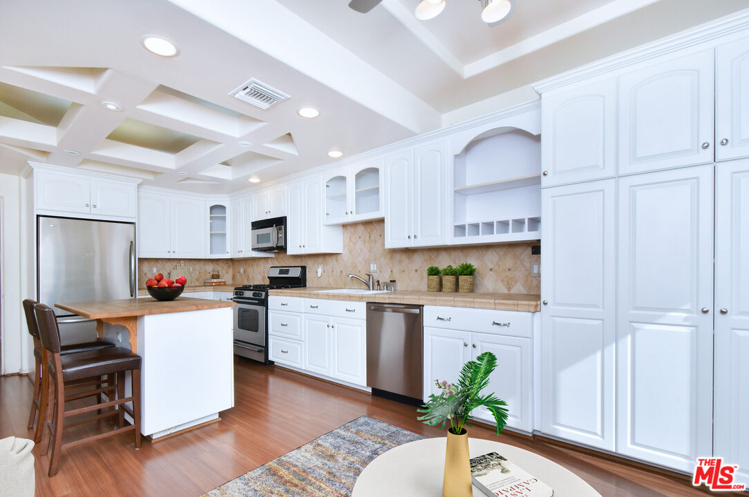 12841 Bloomfield St Unit: 306