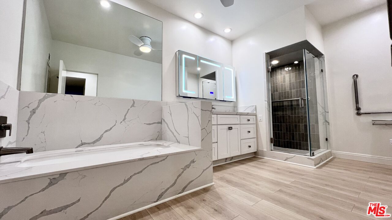 1124 N Kings Rd Unit: 103