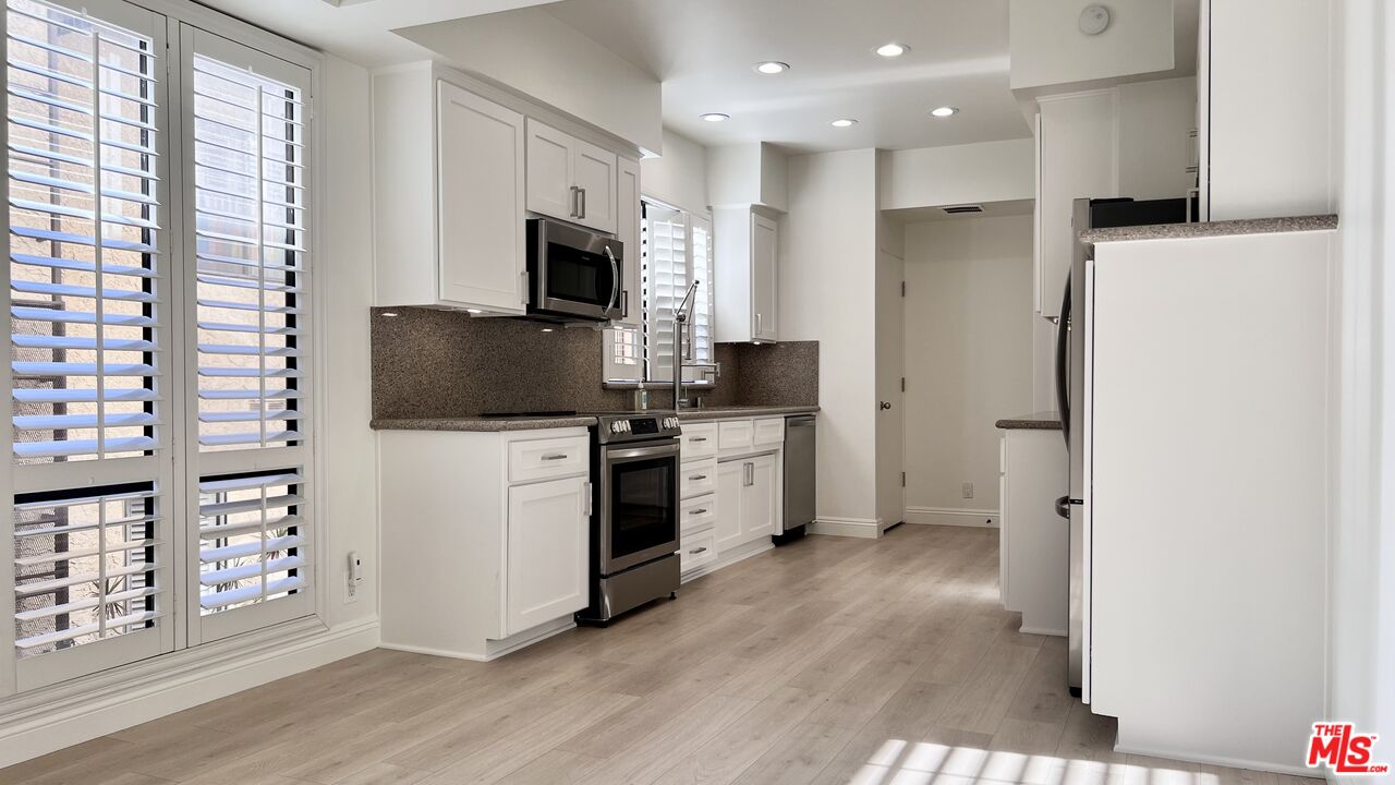 1124 N Kings Rd Unit: 103