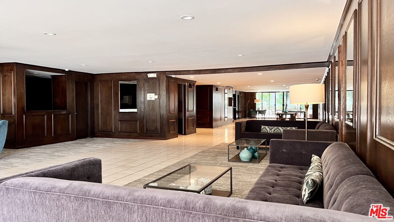 1124 N Kings Rd Unit: 103