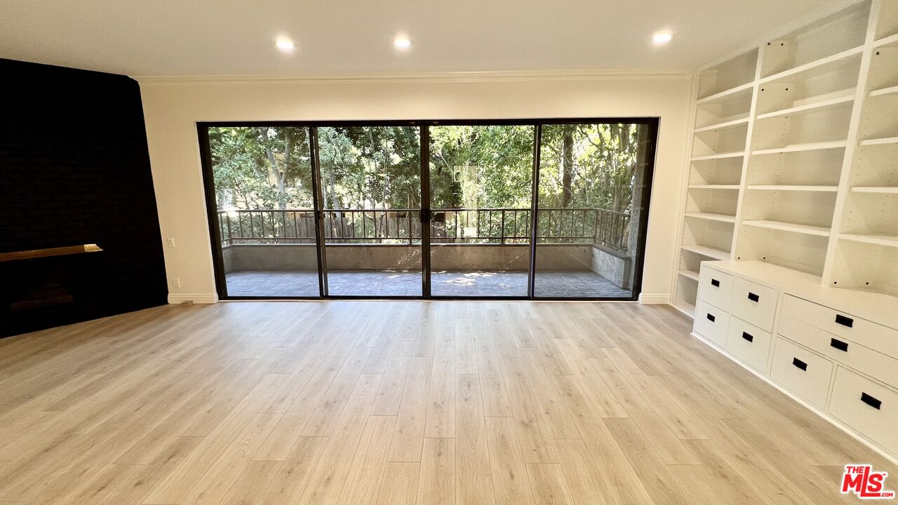 1124 N Kings Rd Unit: 103