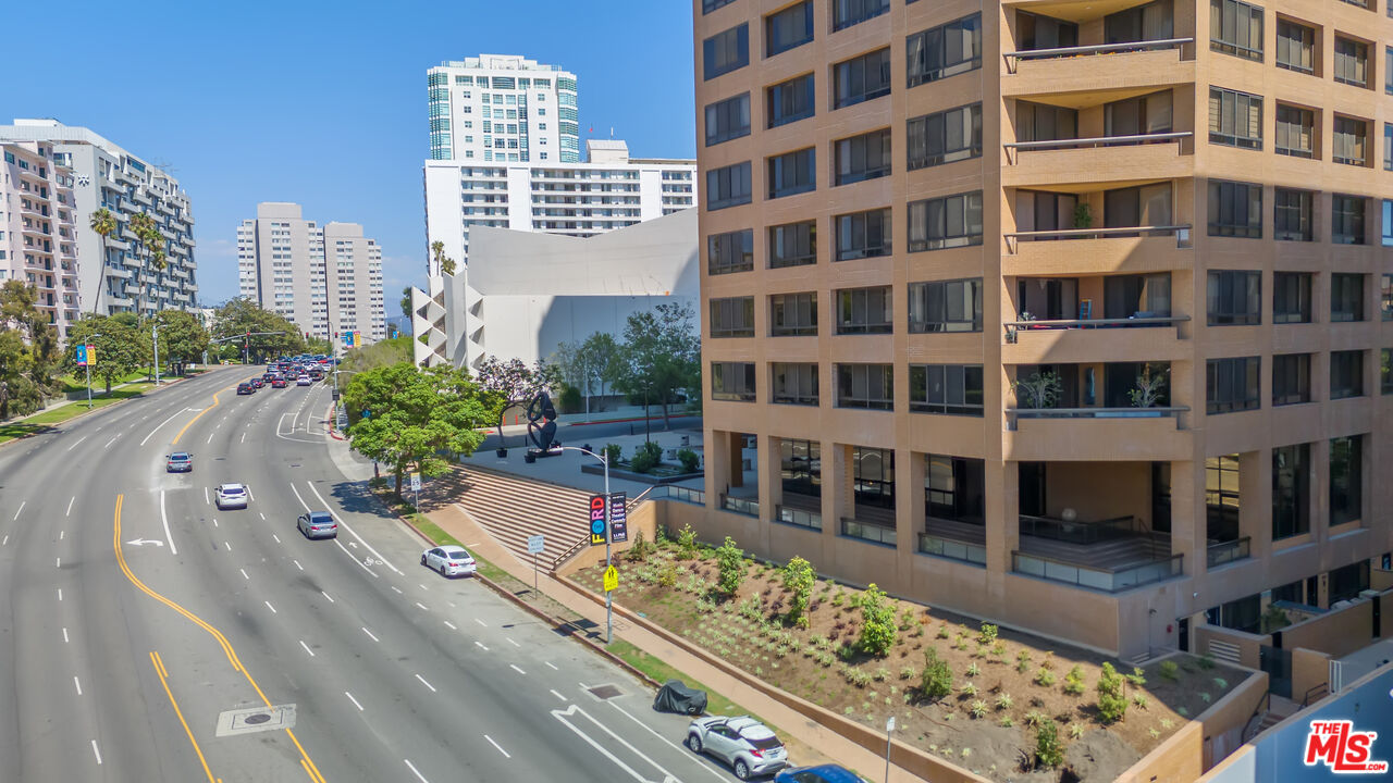 10430 WILSHIRE BLVD Unit: 2001