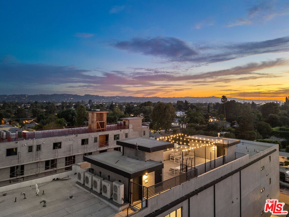 5923 Laurel Canyon Blvd