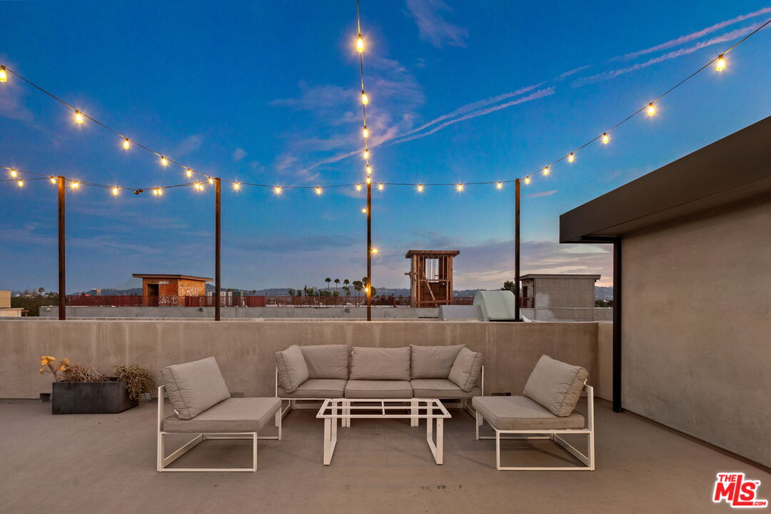 5923 Laurel Canyon Blvd