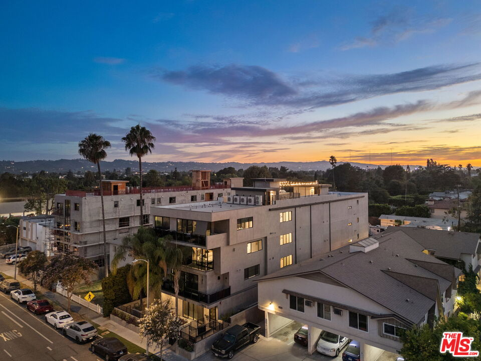 5923 Laurel Canyon Blvd