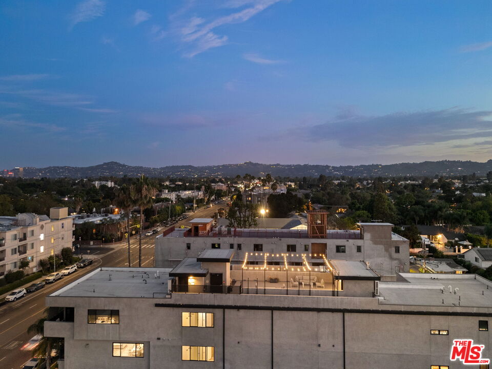 5923 Laurel Canyon Blvd