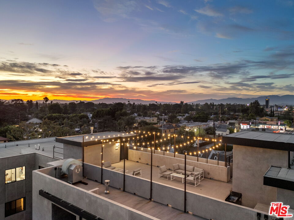 5923 Laurel Canyon Blvd