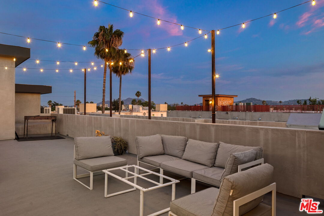 5923 Laurel Canyon Blvd