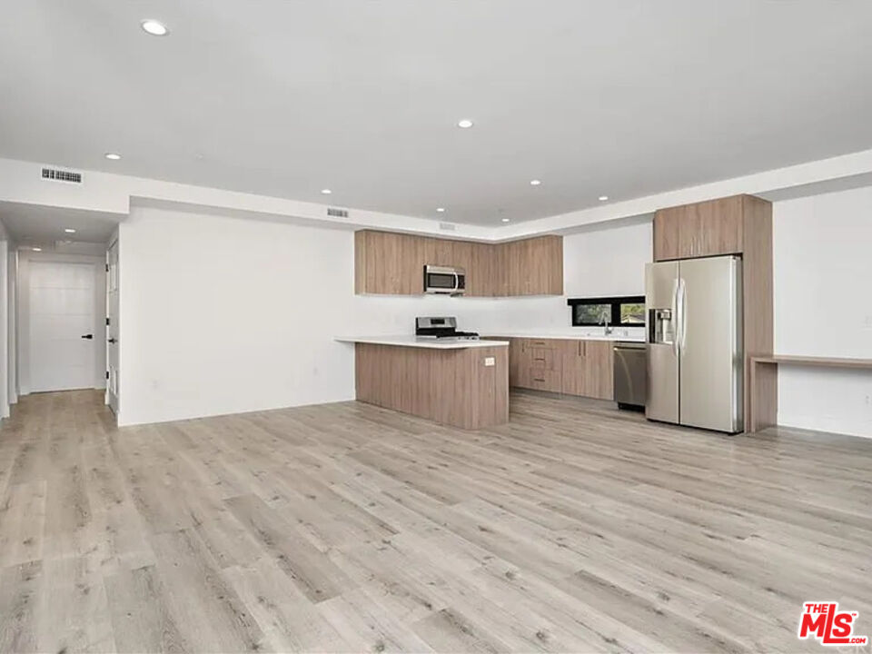 5923 Laurel Canyon Blvd