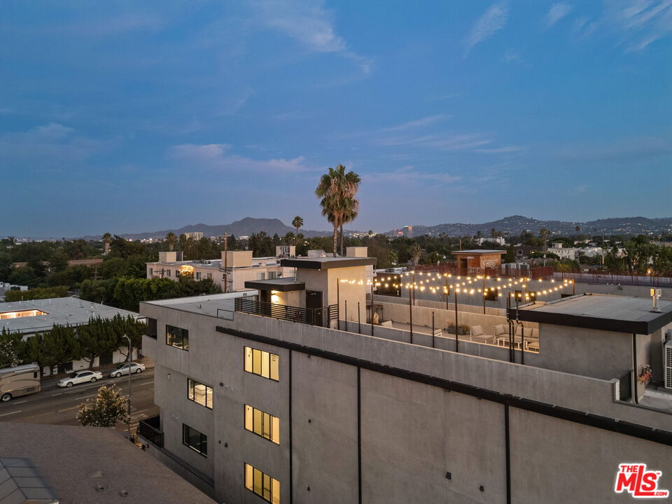 5923 Laurel Canyon Blvd