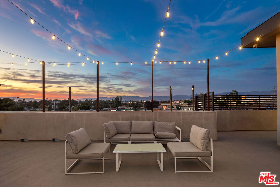 5923 Laurel Canyon Blvd