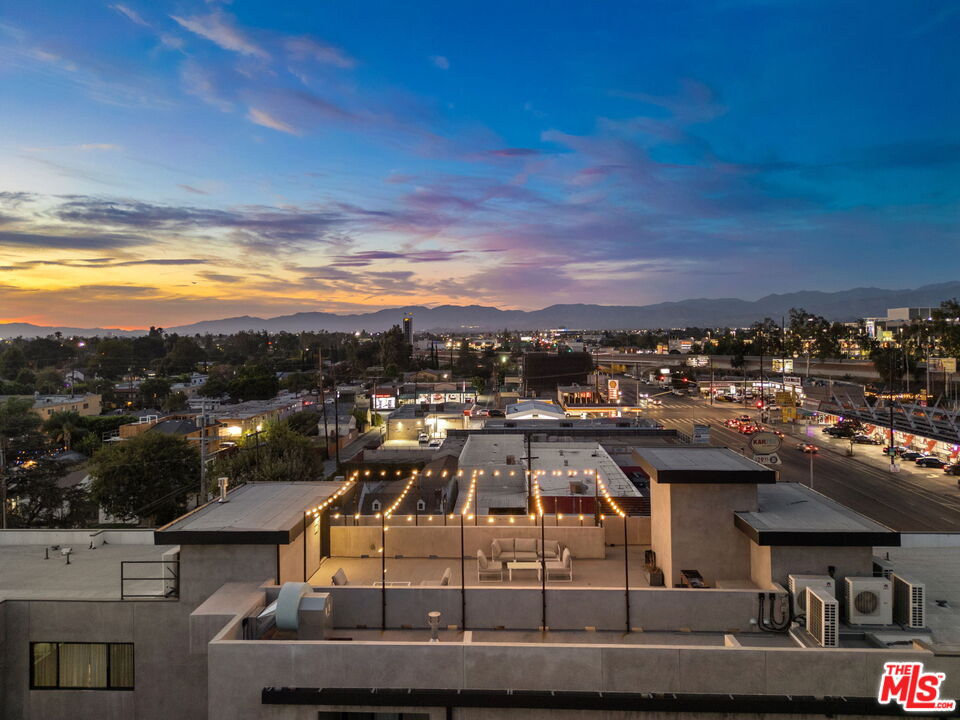 5923 Laurel Canyon Blvd