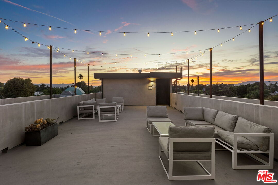 5923 Laurel Canyon Blvd