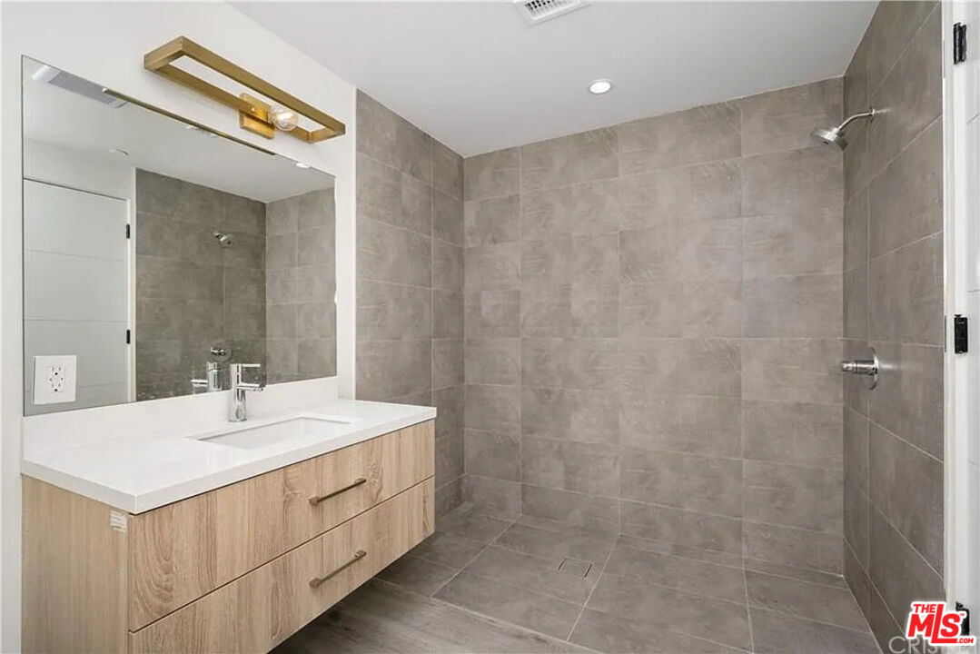 5923 Laurel Canyon Blvd