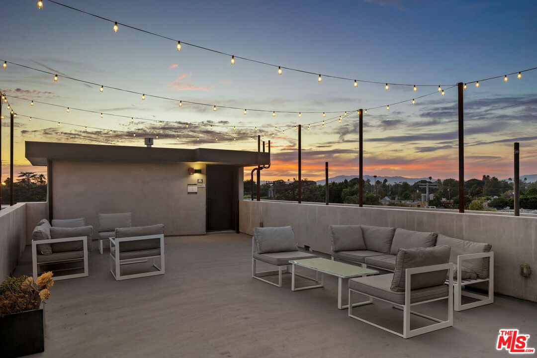 5923 Laurel Canyon Blvd