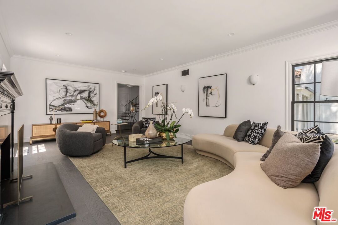 223 S Alta Vista Blvd