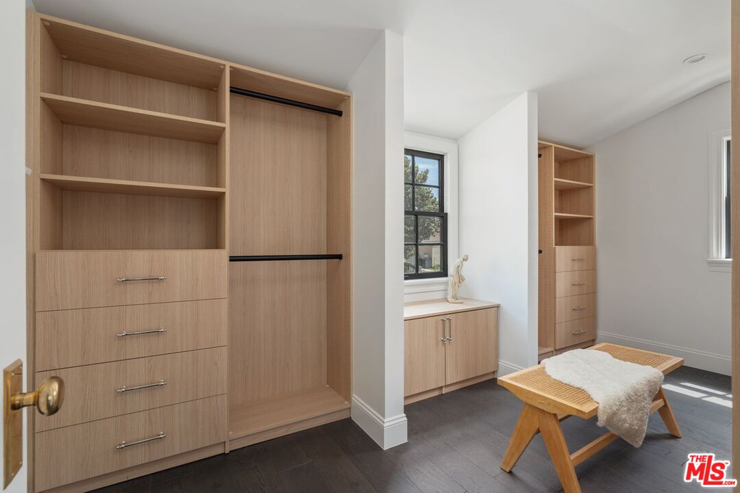 223 S Alta Vista Blvd