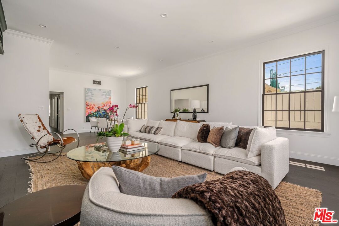 223 S Alta Vista Blvd