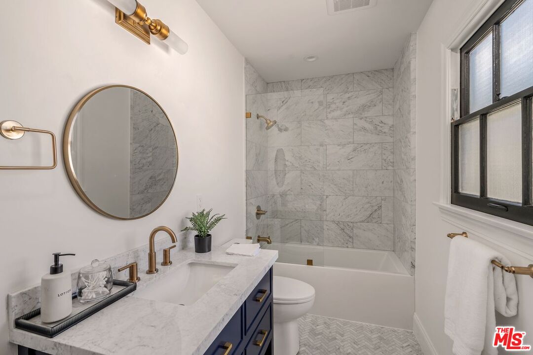 223 S Alta Vista Blvd