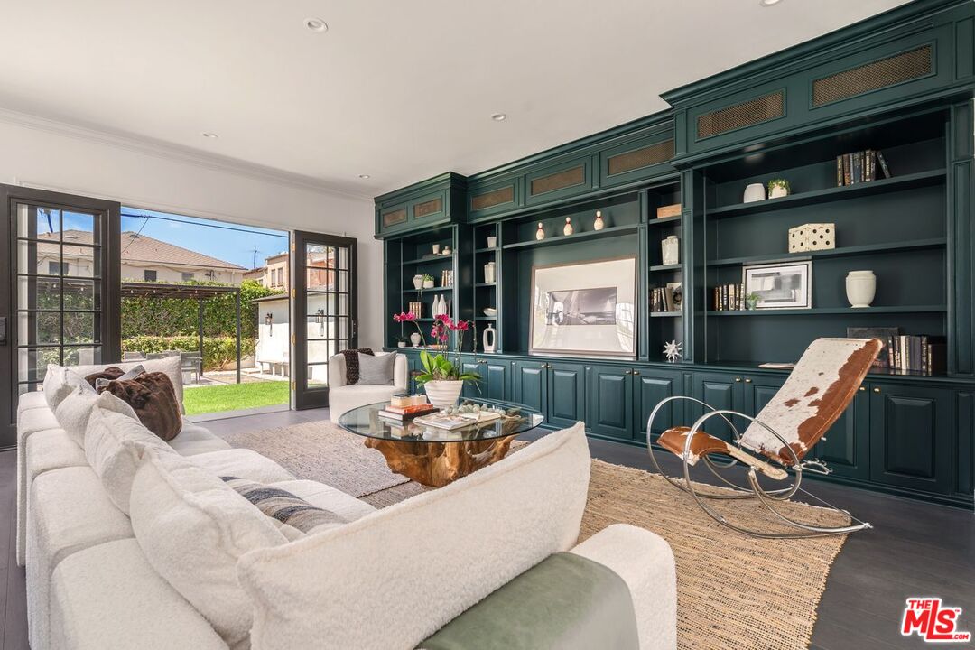 223 S Alta Vista Blvd