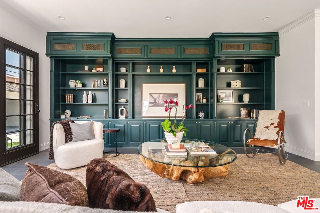 223 S Alta Vista Blvd