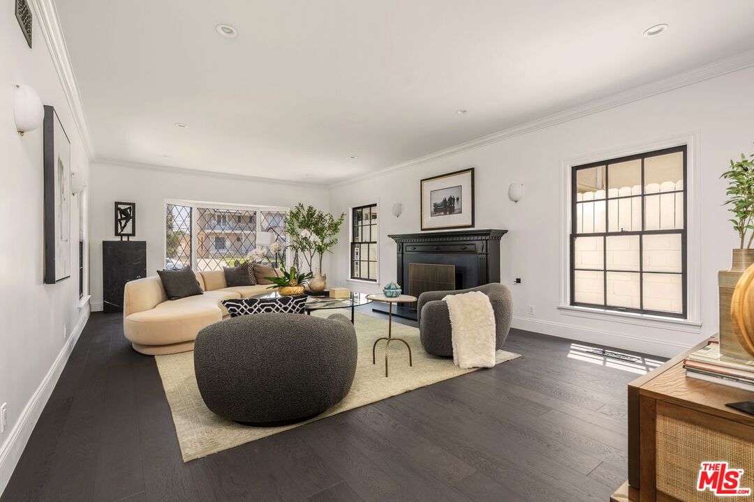 223 S Alta Vista Blvd