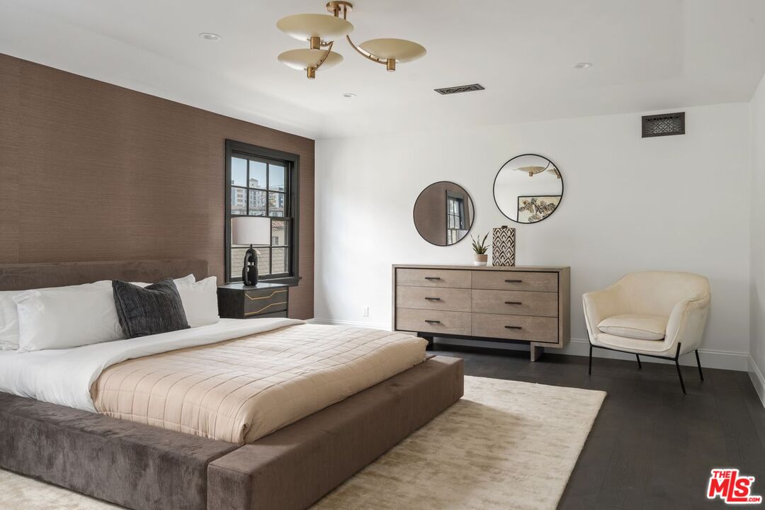 223 S Alta Vista Blvd