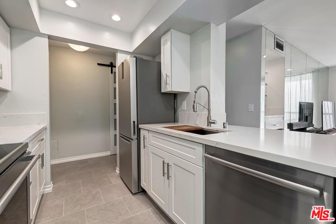 906 N Doheny Dr Unit: 418