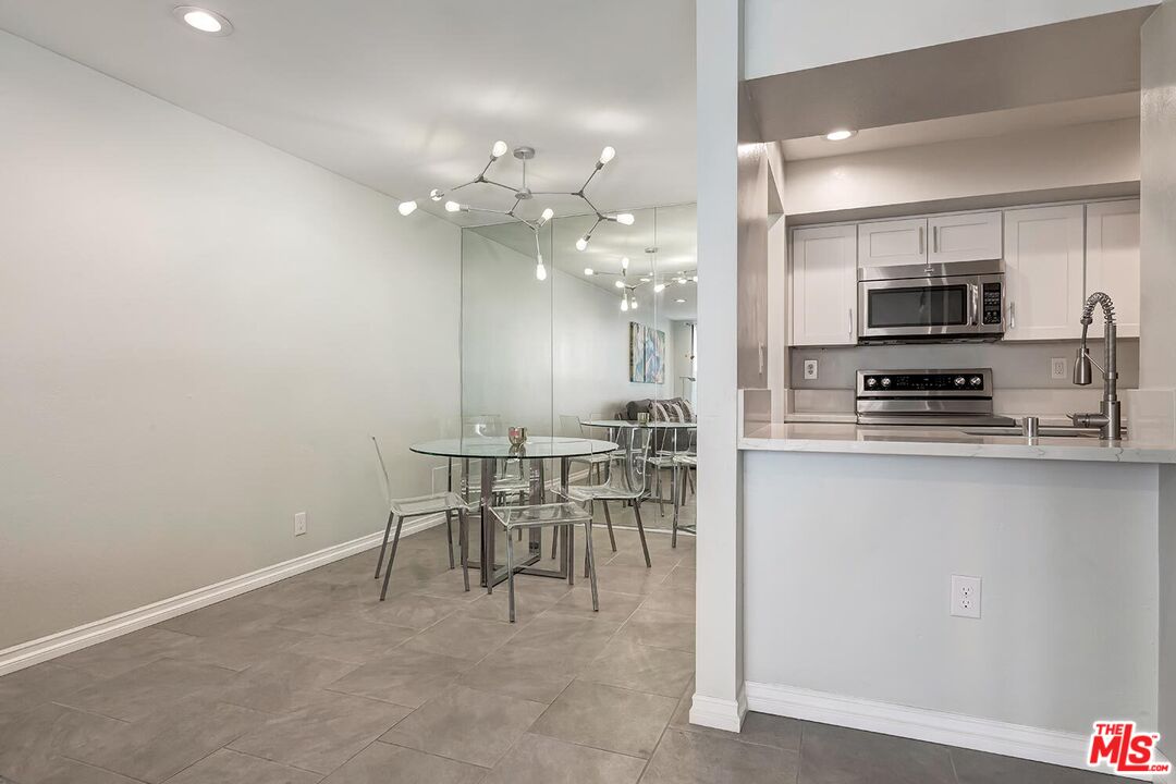 906 N Doheny Dr Unit: 418