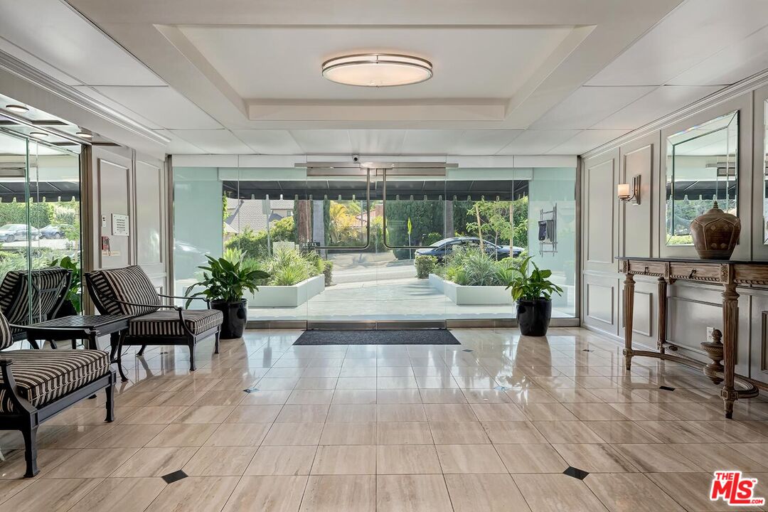 906 N Doheny Dr Unit: 418