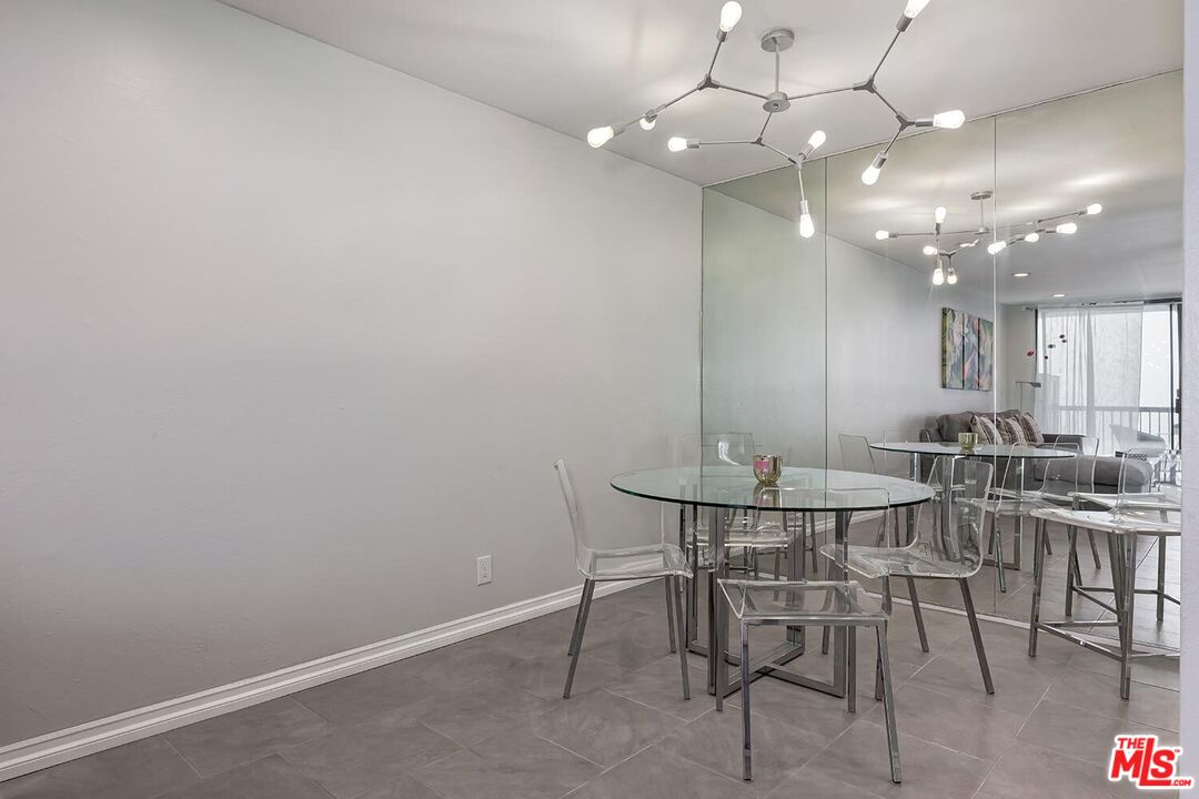 906 N Doheny Dr Unit: 418