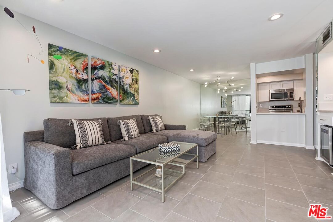 906 N Doheny Dr Unit: 418