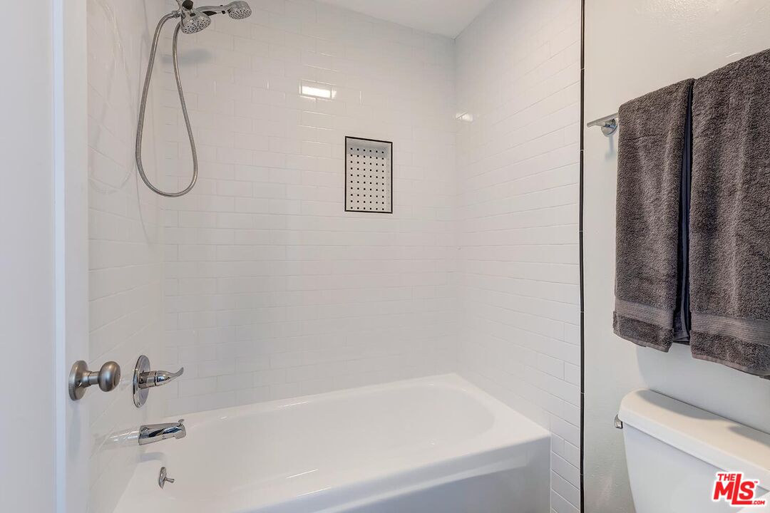 906 N Doheny Dr Unit: 418