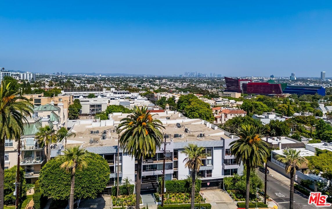 906 N Doheny Dr Unit: 418