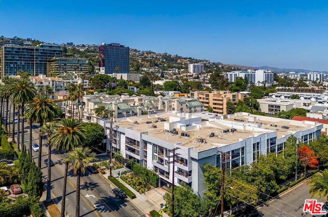 906 N Doheny Dr Unit: 418