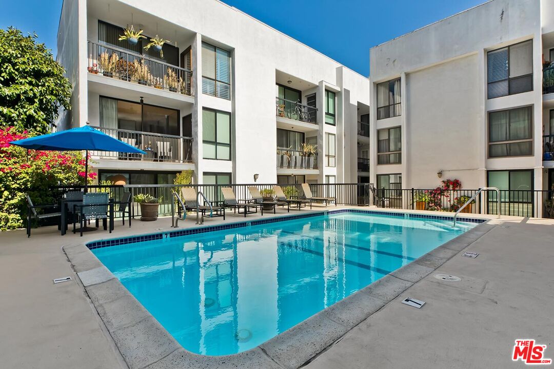 906 N Doheny Dr Unit: 418