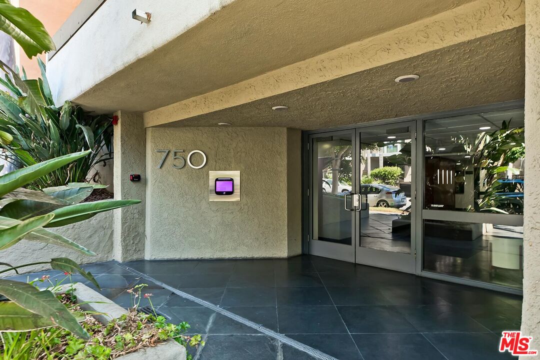 750 N Kings Rd Unit: 120