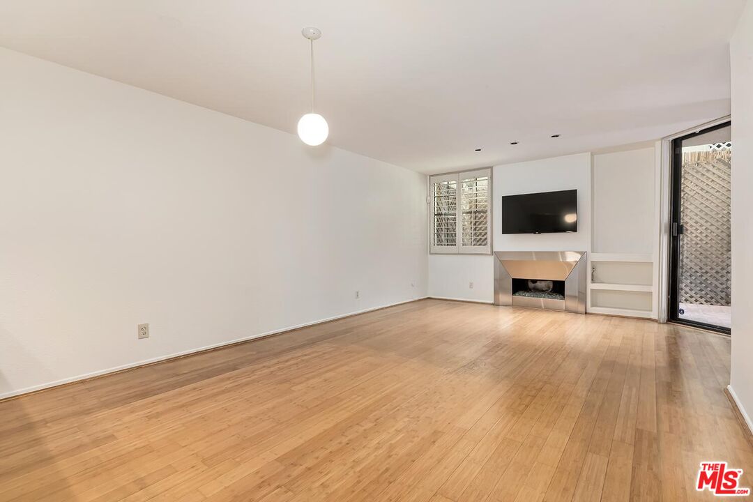 750 N Kings Rd Unit: 120