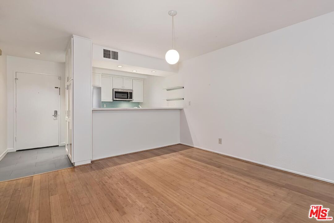 750 N Kings Rd Unit: 120