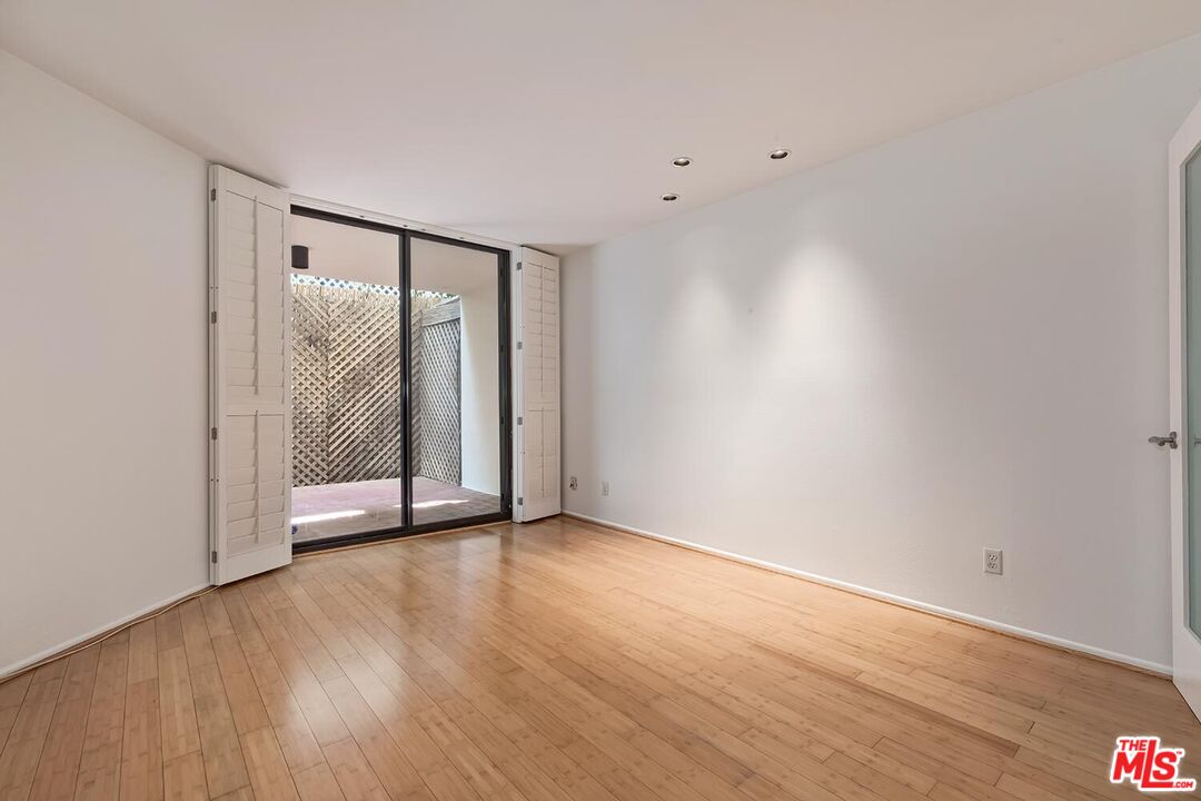 750 N Kings Rd Unit: 120